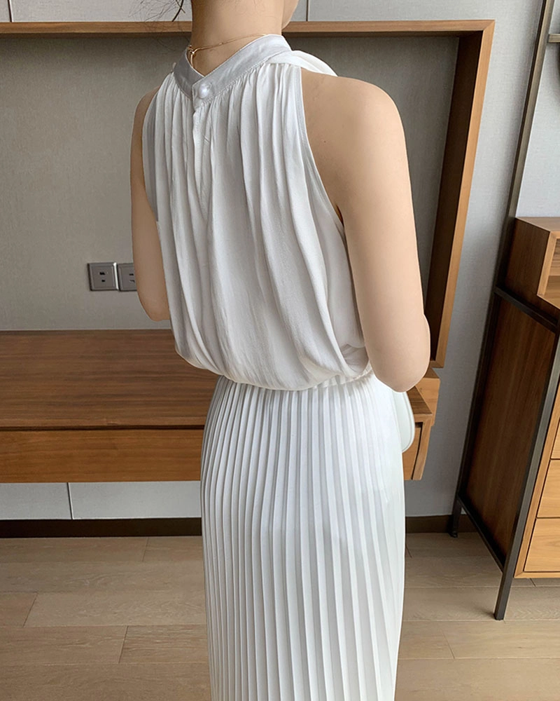 Wholesale clothing manufacturer's quality inspection of satin blouses