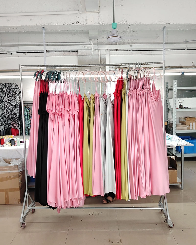 Weich, oversized silk shirt tailored for plus-size women by a professional clothing manufacturer in China.