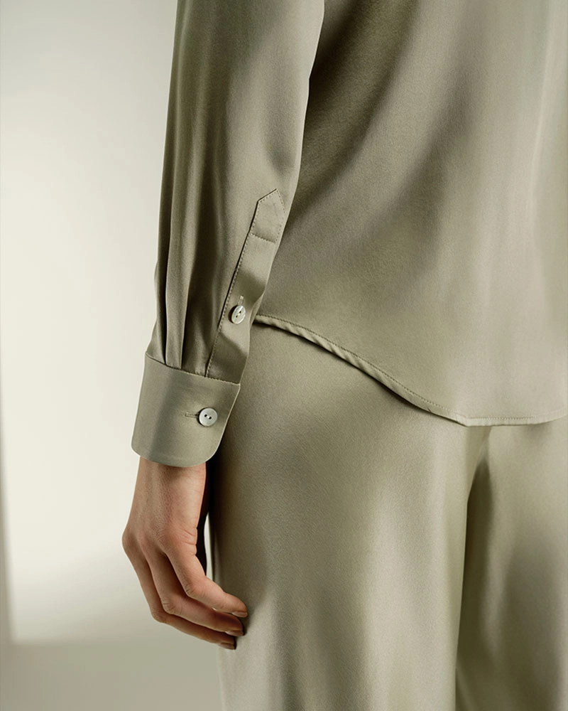 Over 30 years of expertise as women's shirt manufacturers, specializing in silk lapel shirts and offering design and fabric sourcing services.