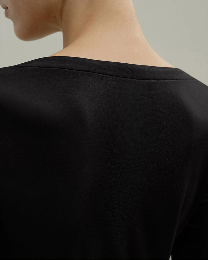 Explore our diverse range of wholesale women's clothing, including trendy pieces and timeless classics, all made with top-notch fabrics and craftsmanship.